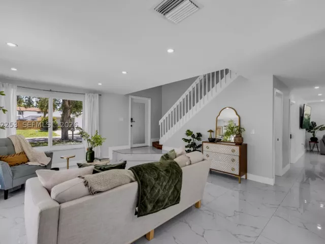 Продажа дома по адресу 9650 SW 9th Ct - фото 8947347