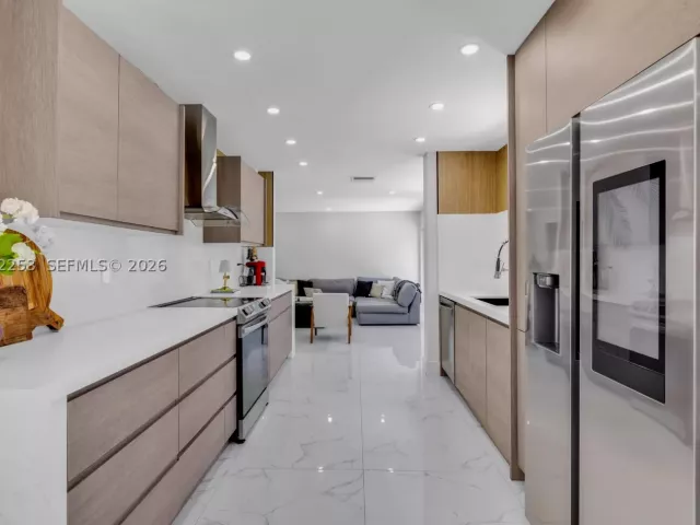 Продажа дома по адресу 9650 SW 9th Ct - фото 8947338