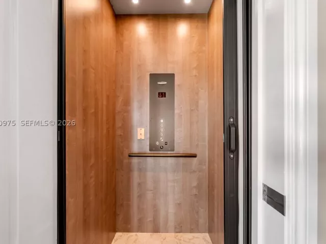 Продажа дома по адресу 2106 SE 7th St 2106 - фото 9014269