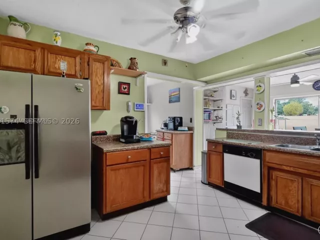 Продажа дома по адресу 6861 SW 1st Ct - фото 9087139