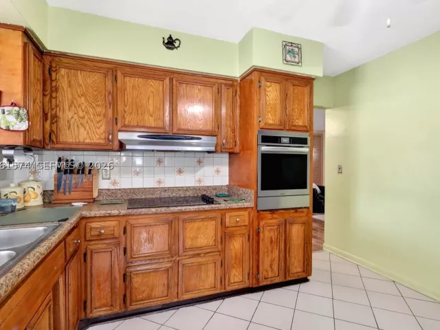 Продажа дома по адресу 6861 SW 1st Ct - фото 9087143