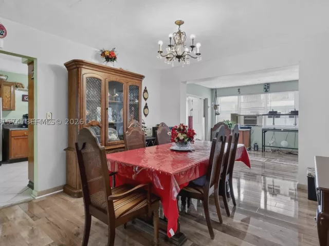 Продажа дома по адресу 6861 SW 1st Ct - фото 9087147