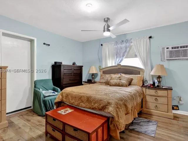 Продажа дома по адресу 6861 SW 1st Ct - фото 9087158