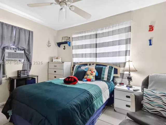 Продажа дома по адресу 6861 SW 1st Ct - фото 9087164