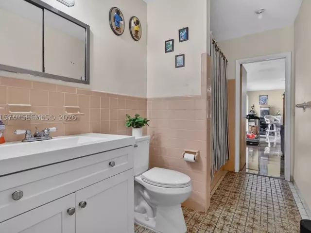 Продажа дома по адресу 6861 SW 1st Ct - фото 9087169