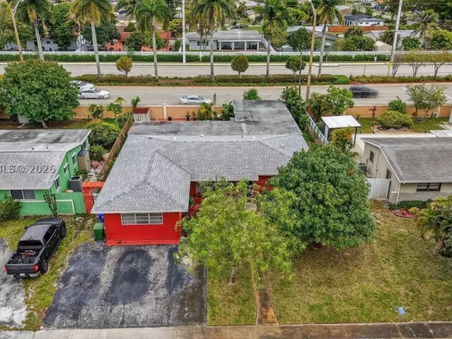 Продажа дома по адресу 6861 SW 1st Ct - фото 9087174