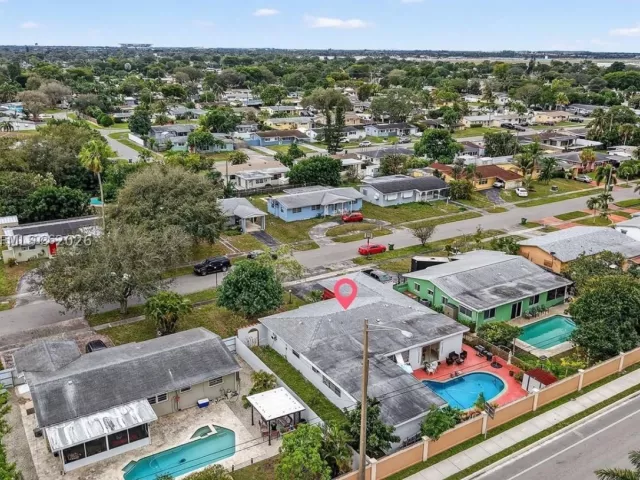 Продажа дома по адресу 6861 SW 1st Ct - фото 9087175