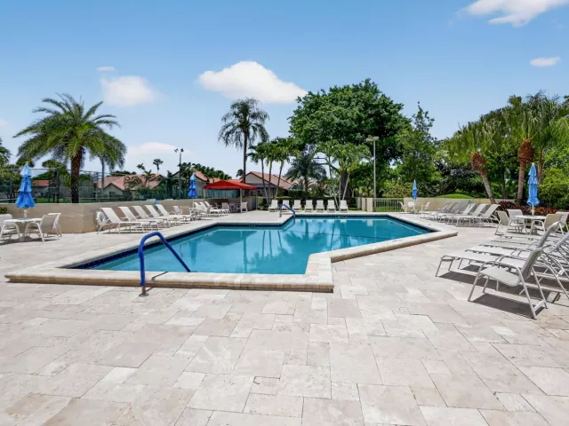 Продажа дома по адресу 23309 WATER Circle - фото 9266556