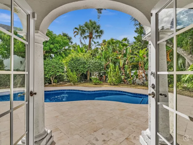 Продажа дома по адресу 898 Azalea Street - фото 9282818