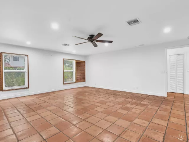 Продажа дома по адресу 898 Azalea Street - фото 9282821