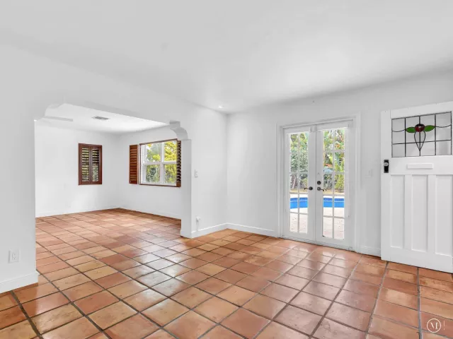 Продажа дома по адресу 898 Azalea Street - фото 9282823