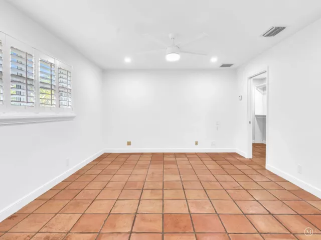 Продажа дома по адресу 898 Azalea Street - фото 9282829