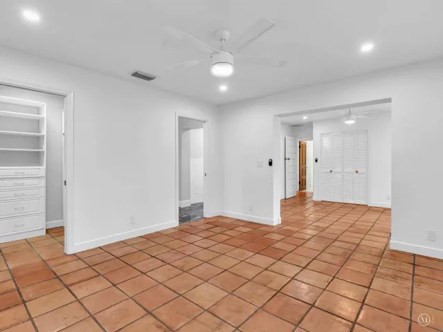 Продажа дома по адресу 898 Azalea Street - фото 9282833