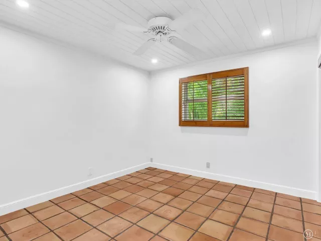 Продажа дома по адресу 898 Azalea Street - фото 9282834