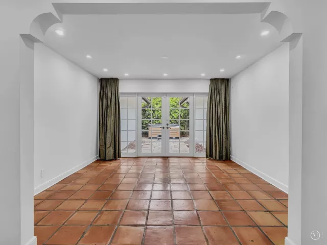 Продажа дома по адресу 898 Azalea Street - фото 9282838
