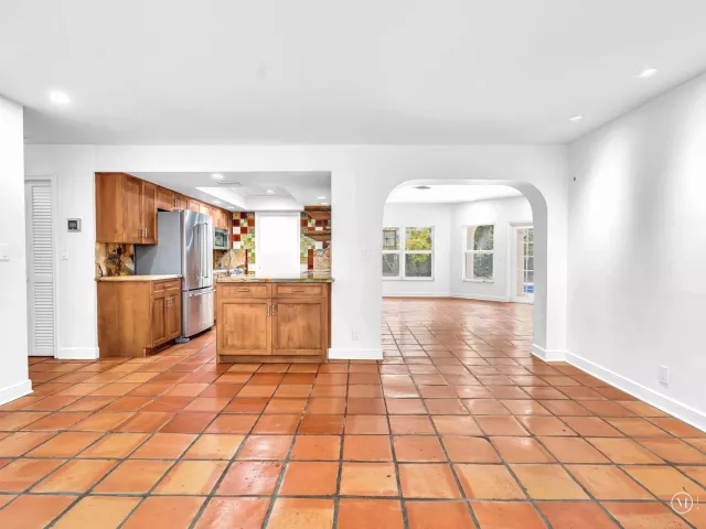Продажа дома по адресу 898 Azalea Street - фото 9282840