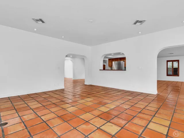 Продажа дома по адресу 898 Azalea Street - фото 9282843