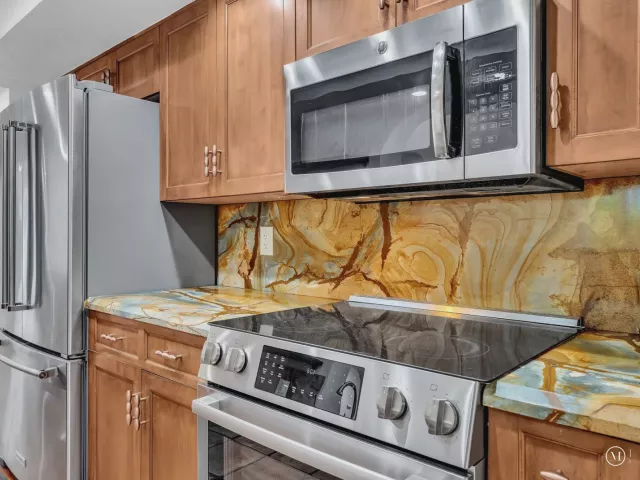 Продажа дома по адресу 898 Azalea Street - фото 9282846