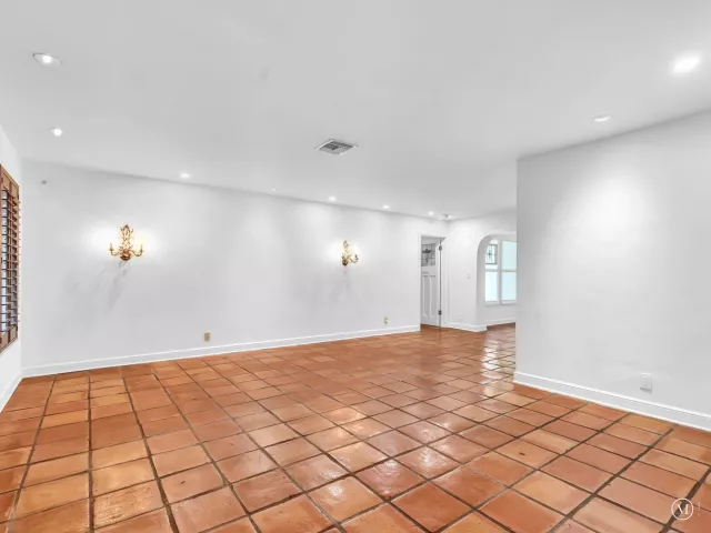 Продажа дома по адресу 898 Azalea Street - фото 9282851