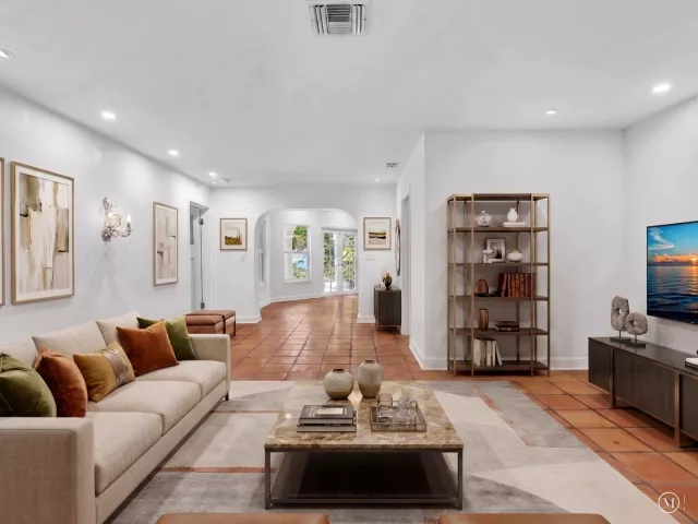 Продажа дома по адресу 898 Azalea Street - фото 9282852