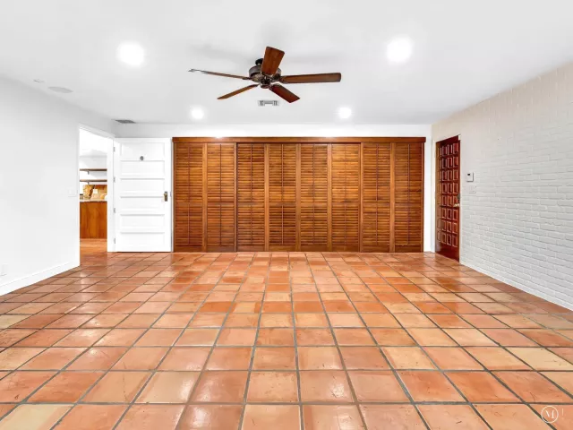 Продажа дома по адресу 898 Azalea Street - фото 9282855