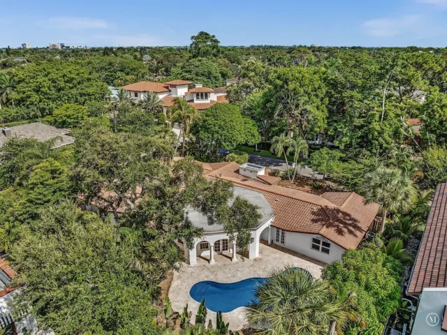 Продажа дома по адресу 898 Azalea Street - фото 9282857