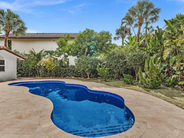 Продажа дома по адресу 898 Azalea Street - фото 9282859