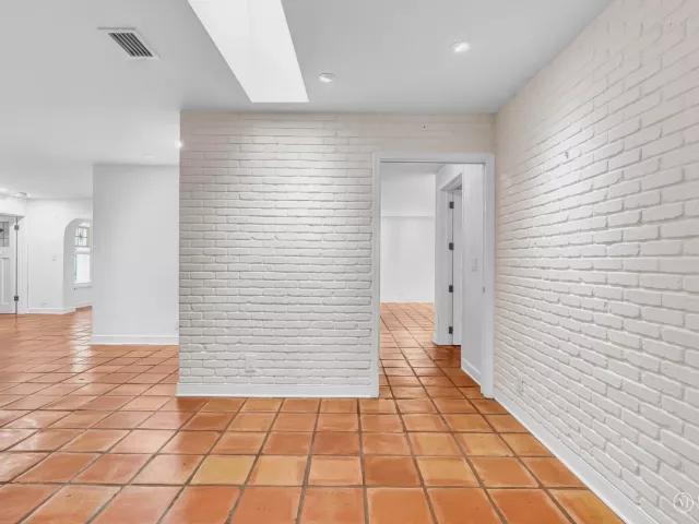 Продажа дома по адресу 898 Azalea Street - фото 9282861