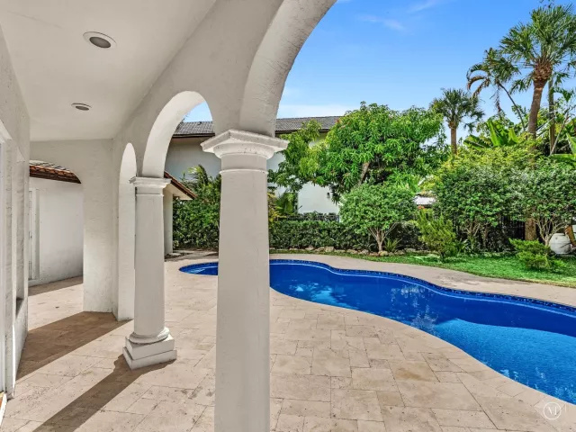 Продажа дома по адресу 898 Azalea Street - фото 9282817