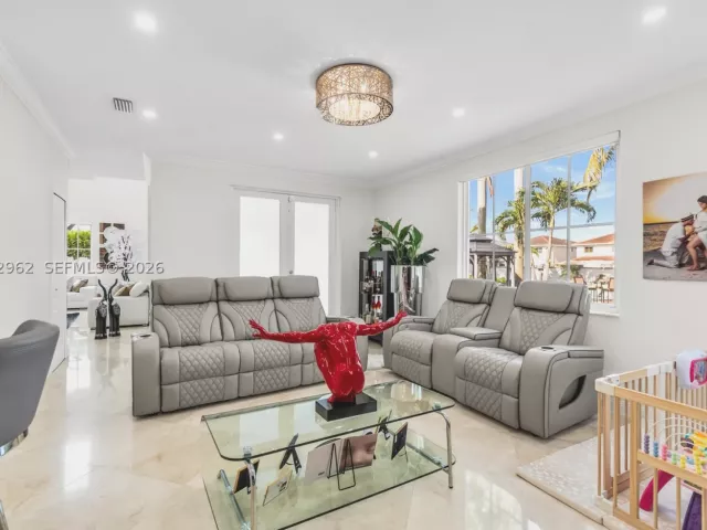 Продажа дома по адресу 2776 SW 143rd Pl - фото 9240904