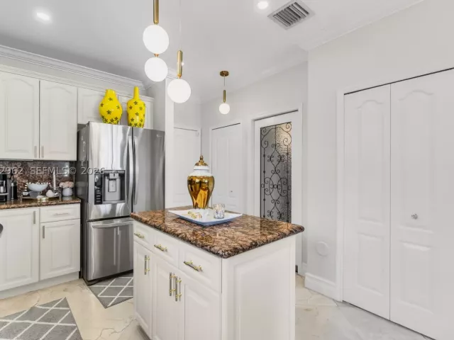 Продажа дома по адресу 2776 SW 143rd Pl - фото 9240918