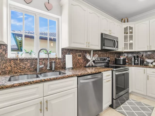 Продажа дома по адресу 2776 SW 143rd Pl - фото 9240920