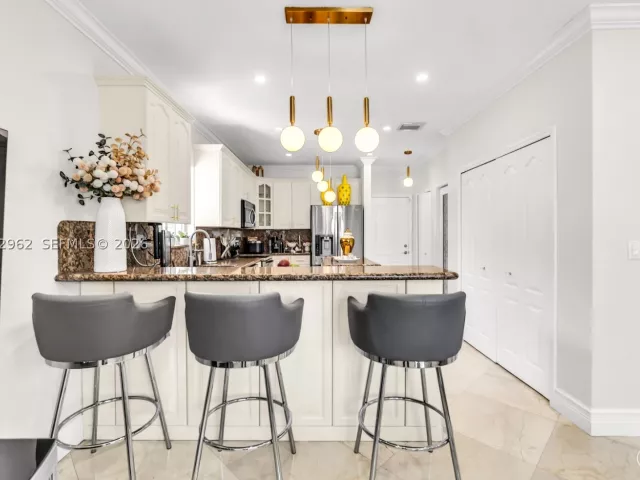 Продажа дома по адресу 2776 SW 143rd Pl - фото 9240921