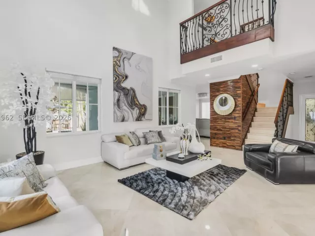 Продажа дома по адресу 2776 SW 143rd Pl - фото 9240892
