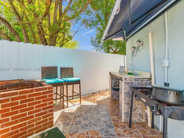 Продажа дома по адресу 2776 SW 143rd Pl - фото 9240973
