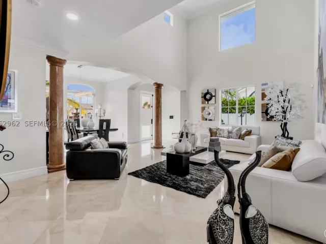 Продажа дома по адресу 2776 SW 143rd Pl - фото 9240894