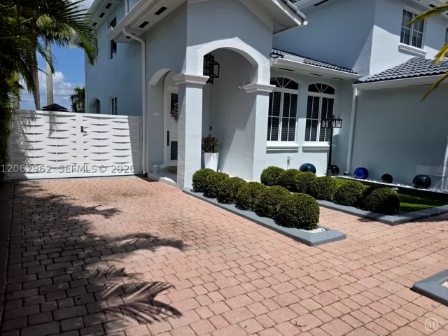 Продажа дома по адресу 2776 SW 143rd Pl - фото 9240980