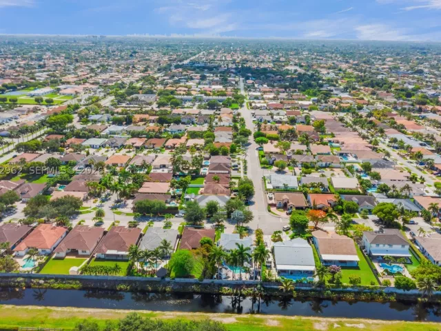 Продажа дома по адресу 2776 SW 143rd Pl - фото 9241055