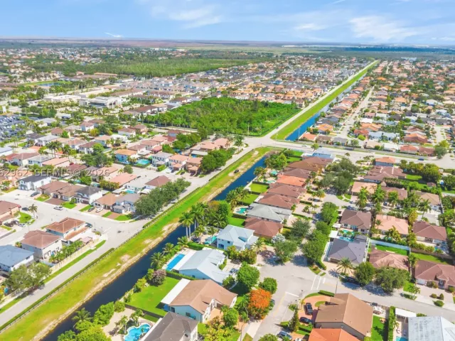 Продажа дома по адресу 2776 SW 143rd Pl - фото 9241061