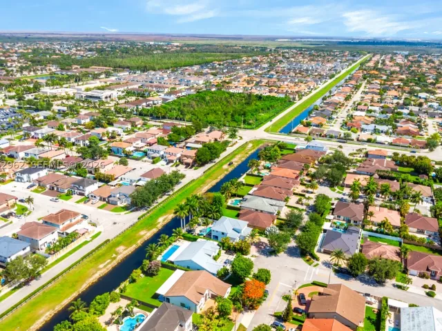 Продажа дома по адресу 2776 SW 143rd Pl - фото 9241064