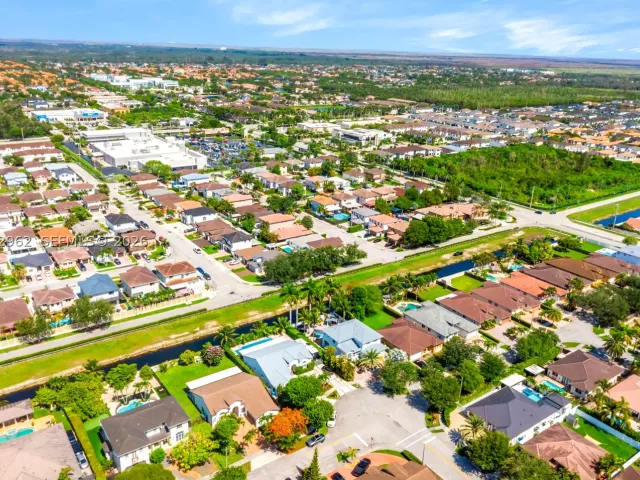 Продажа дома по адресу 2776 SW 143rd Pl - фото 9241067
