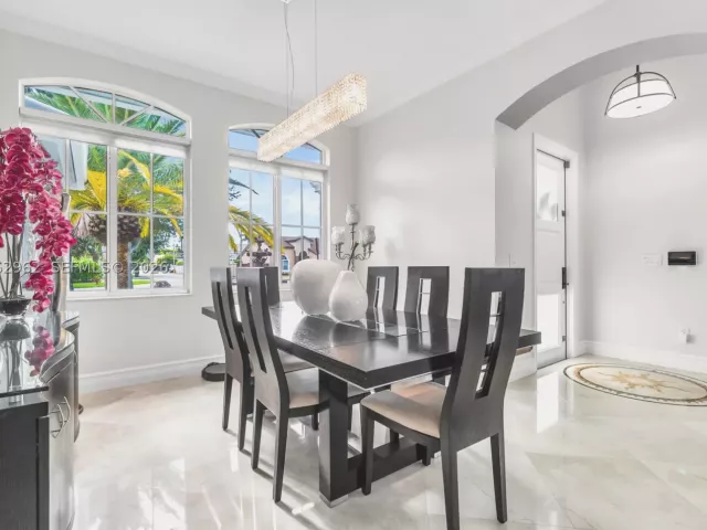 Продажа дома по адресу 2776 SW 143rd Pl - фото 9240900