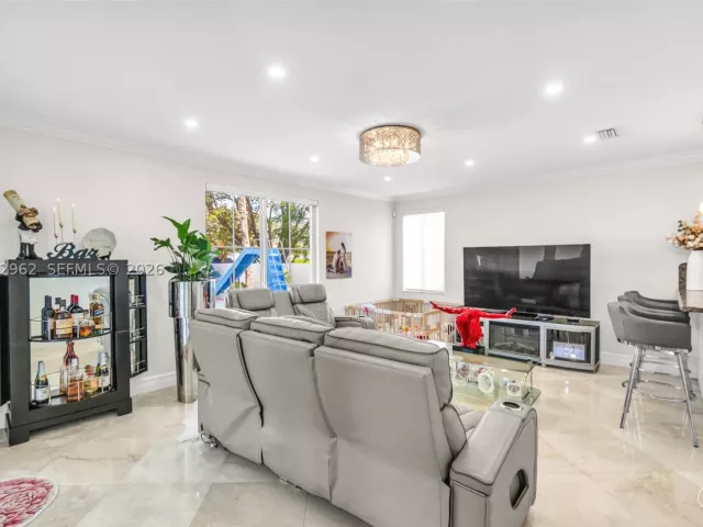 Продажа дома по адресу 2776 SW 143rd Pl - фото 9240902
