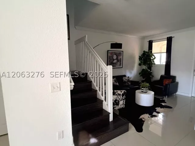 Продажа дома по адресу 1017 NE 208th St - фото 8947606