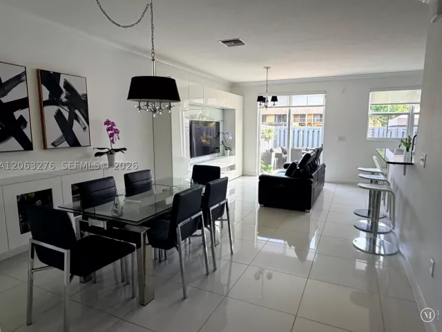 Продажа дома по адресу 1017 NE 208th St - фото 8947609