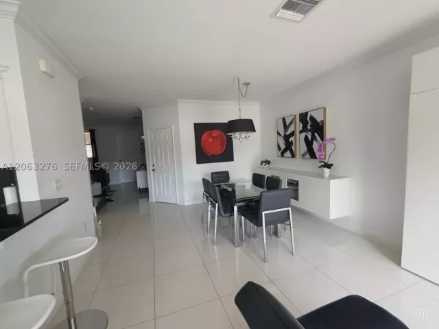 Продажа дома по адресу 1017 NE 208th St - фото 8947610