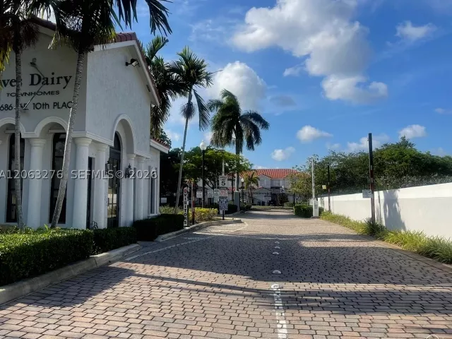 Продажа дома по адресу 1017 NE 208th St - фото 8947599