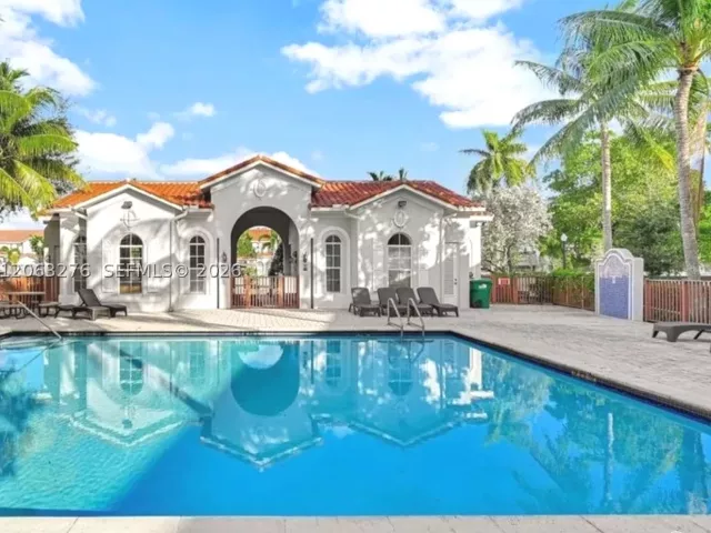 Продажа дома по адресу 1017 NE 208th St - фото 8947600
