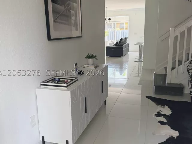 Продажа дома по адресу 1017 NE 208th St - фото 8947603