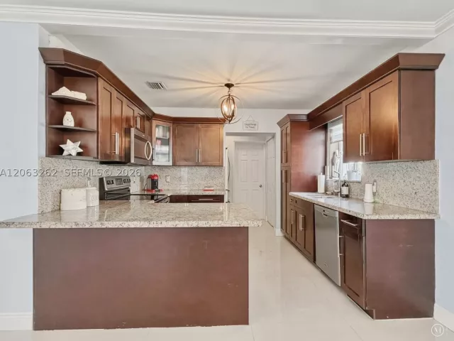 Продажа дома по адресу 8625 SW 42nd St - фото 9301860